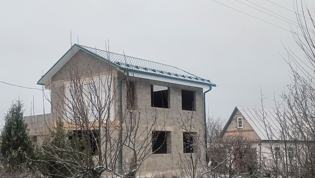 Двухэтажный дом с металлочерепицей